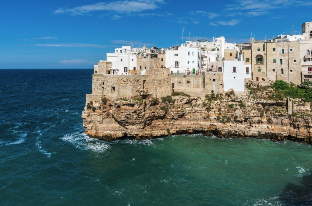 Tour Alberobello, Monopoli e Polignano a Mare da Bari con NCC